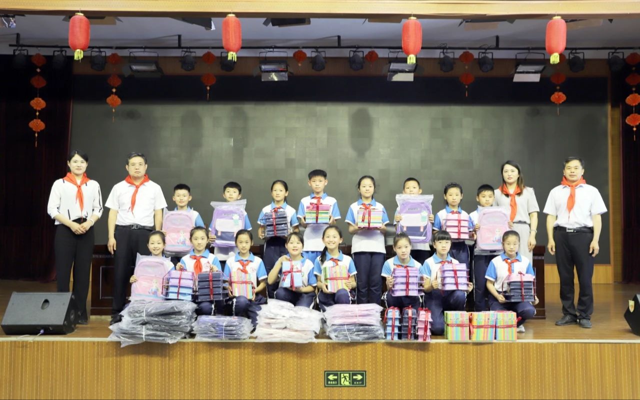 区新联会携手济北口腔医院举行庆“六一”，关爱慰问儿童活动！